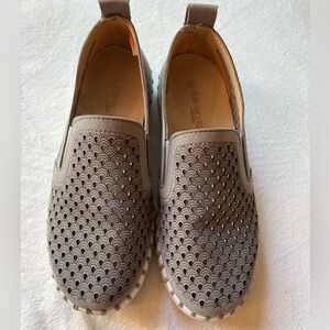 ILSE JACOBSEN HRNBK Tulip Flat Slip On. Size: 35 (women’s 5). Color: Grey